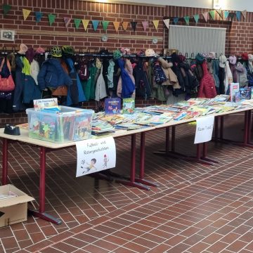 Erster Bücherflohmarkt an der EKS