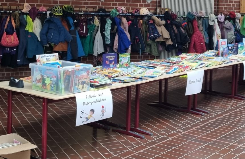 Erster Bücherflohmarkt an der EKS